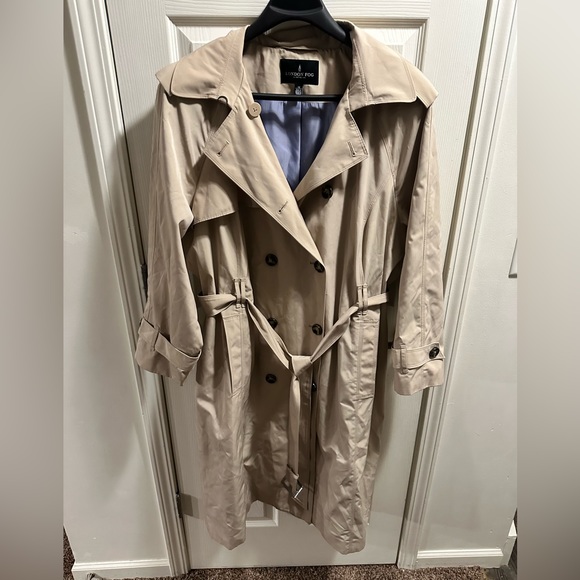London Fog Tan Trench Coat - Picture 1 of 3